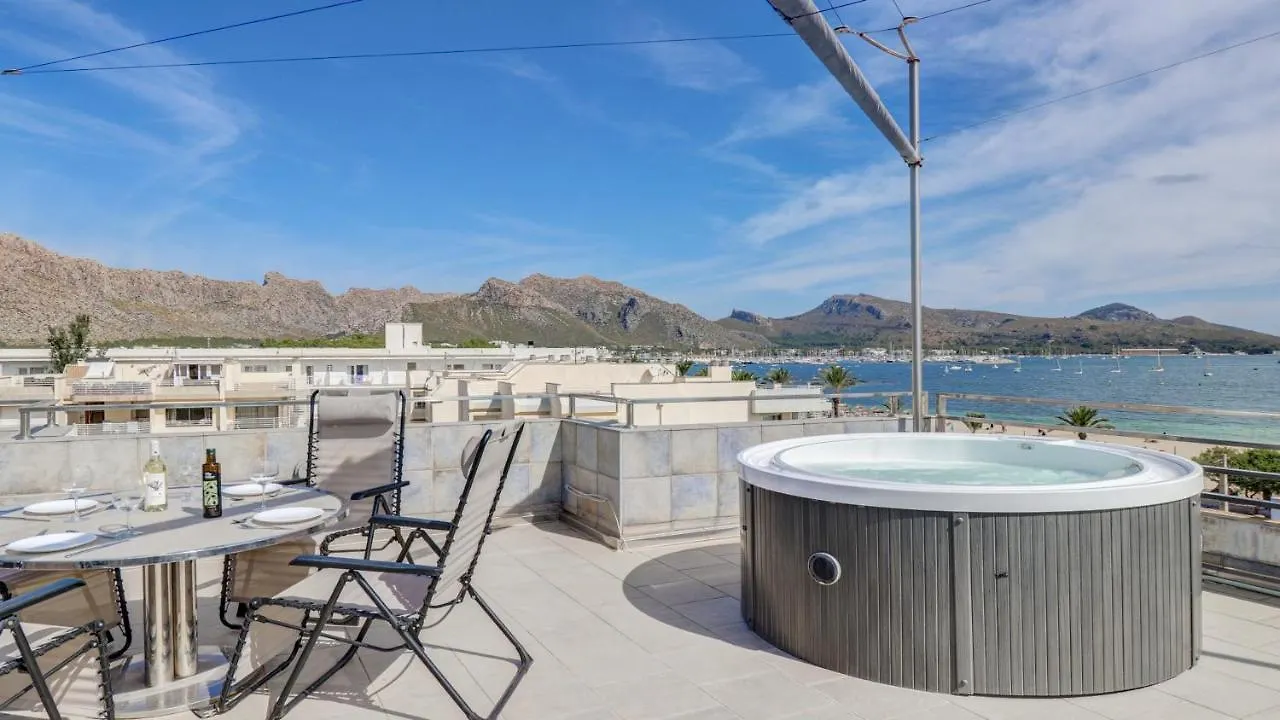 Seaside Oasis: Beachfront 2BR Apartment with Jacuzzi Terrace Port de Pollenca
