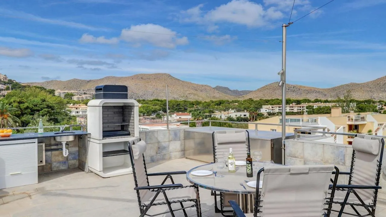 Seaside Oasis: Beachfront 2BR Apartment with Jacuzzi Terrace Port de Pollenca 0*,