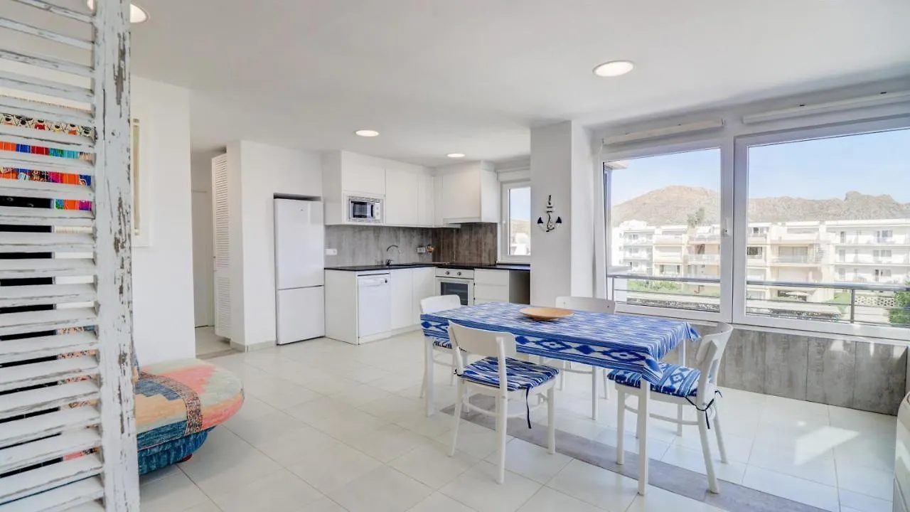 Seaside Oasis: Beachfront 2BR Apartment with Jacuzzi Terrace Port de Pollenca 0*,  Spain
