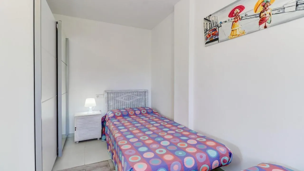 Seaside Oasis: Beachfront 2BR Apartment with Jacuzzi Terrace Port de Pollenca